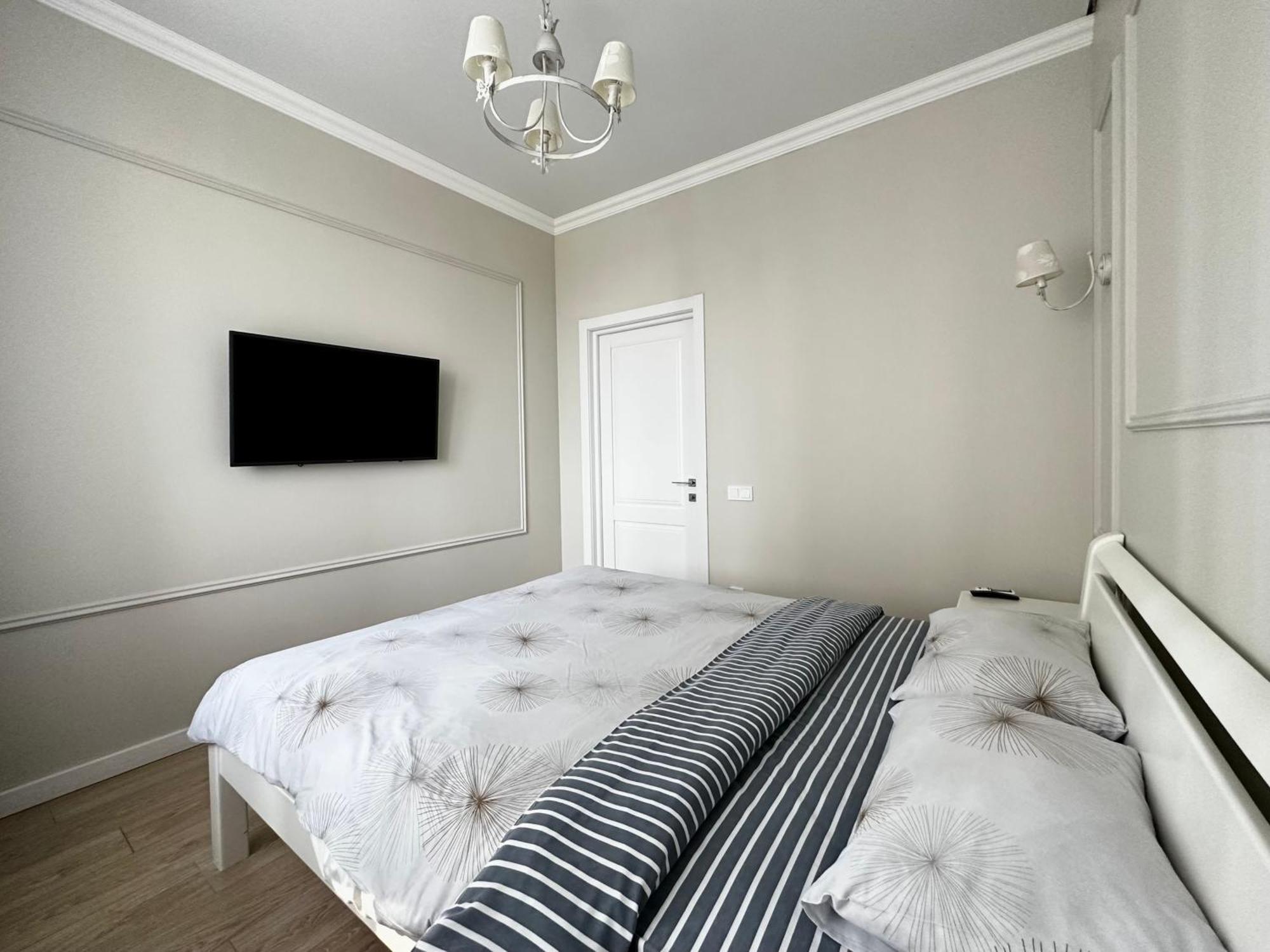 Gagarin Plaza Stylish Apartment Одеса Екстер'єр фото